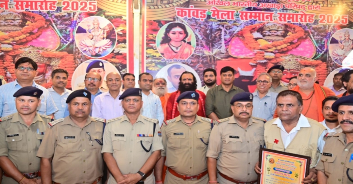 महंत श्री रविंद्र पुरी जी महाराज ने कांवड़ मेले के सफल आयोजन पर डीएम-एसएसपी, HRDA वीसी सहित अधिकारियों को किया सम्मानित