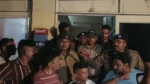 कैंची धाम में कानून के रखवाले ही बने भक्षक: शराबी सिपाहियों ने की छेड़छाड़, भीड़ ने की धुनाई